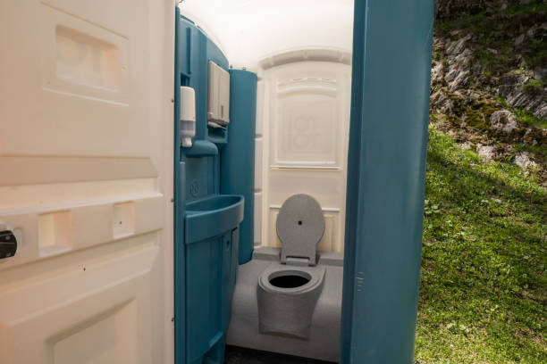 Porta potty delivery and setup in Salinas, CA